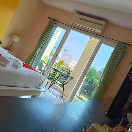 Aura Inn Rooms パッタヤー エクステリア 写真
