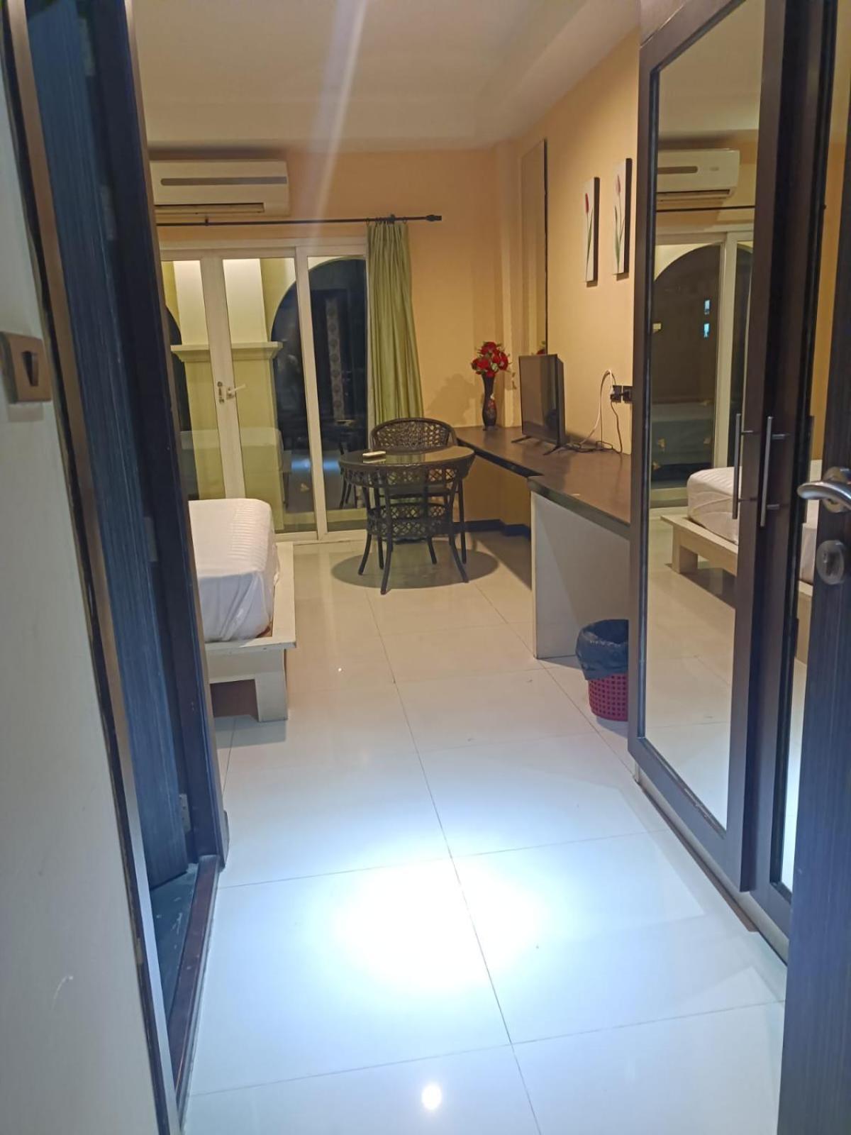 Aura Inn Rooms パッタヤー エクステリア 写真